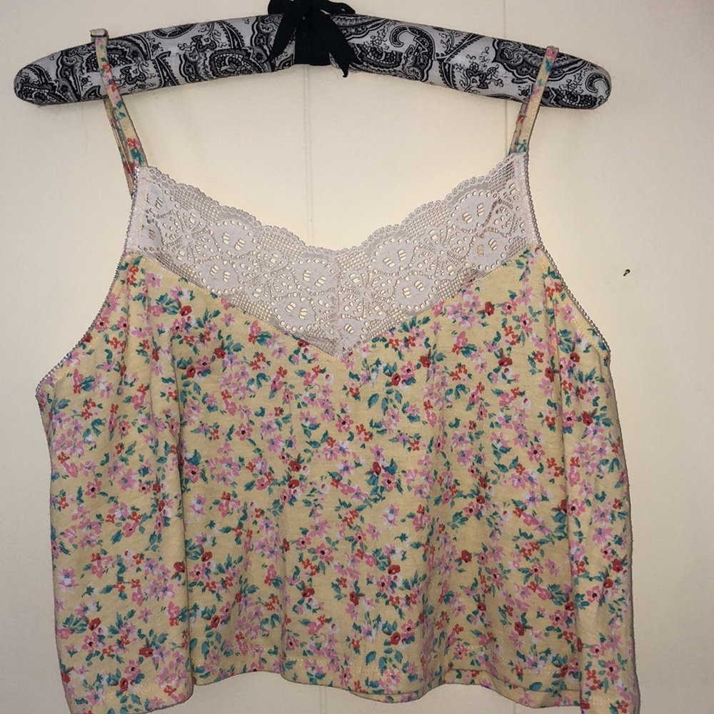 Vintage Floral Crop Top with Lace Trim!